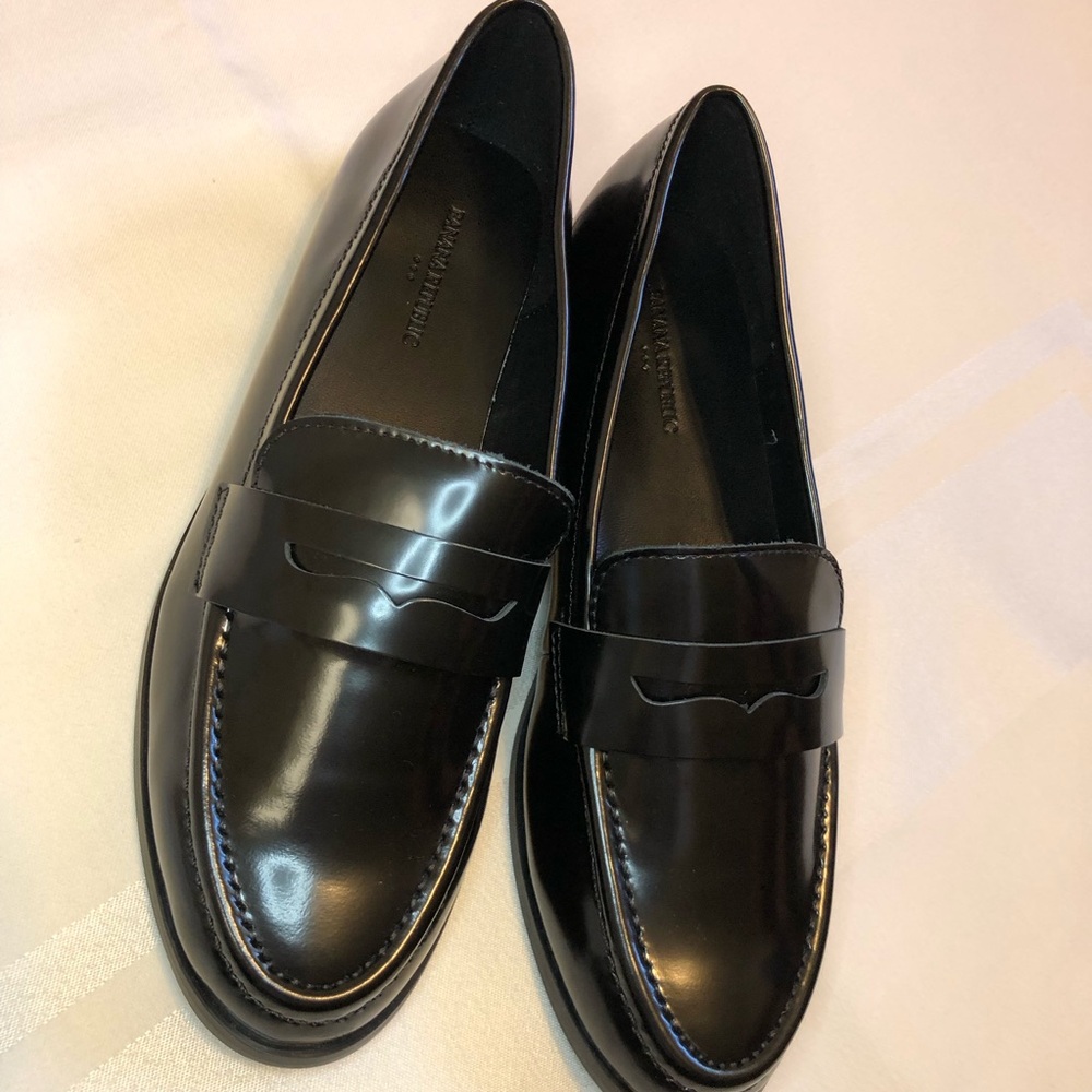 Women’s Banana Republic Black Leather Penny Loafers Size 6 NEW